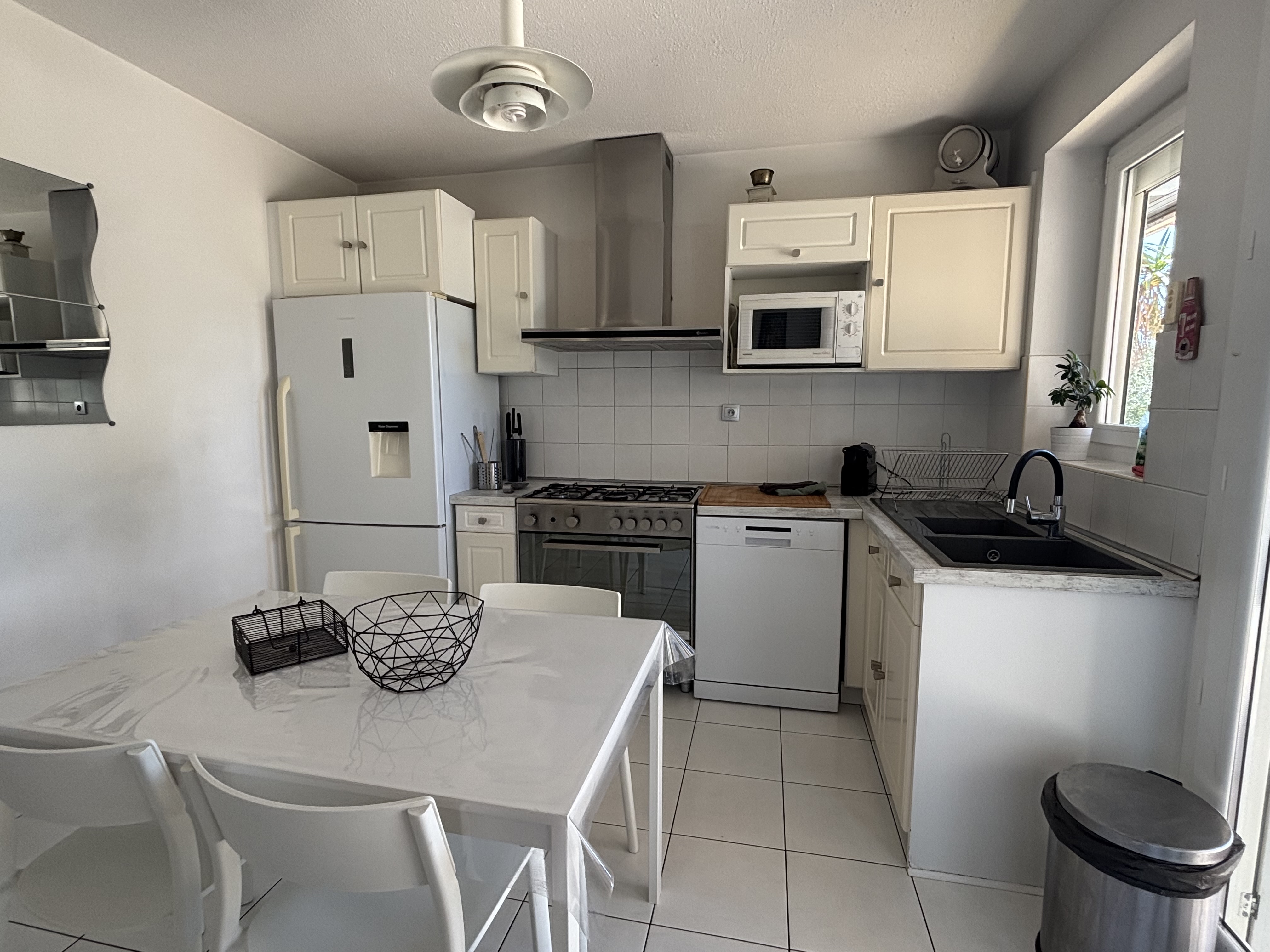 Cuisine équipée villa Ardèche Villa des Vignes entièrement aménagée